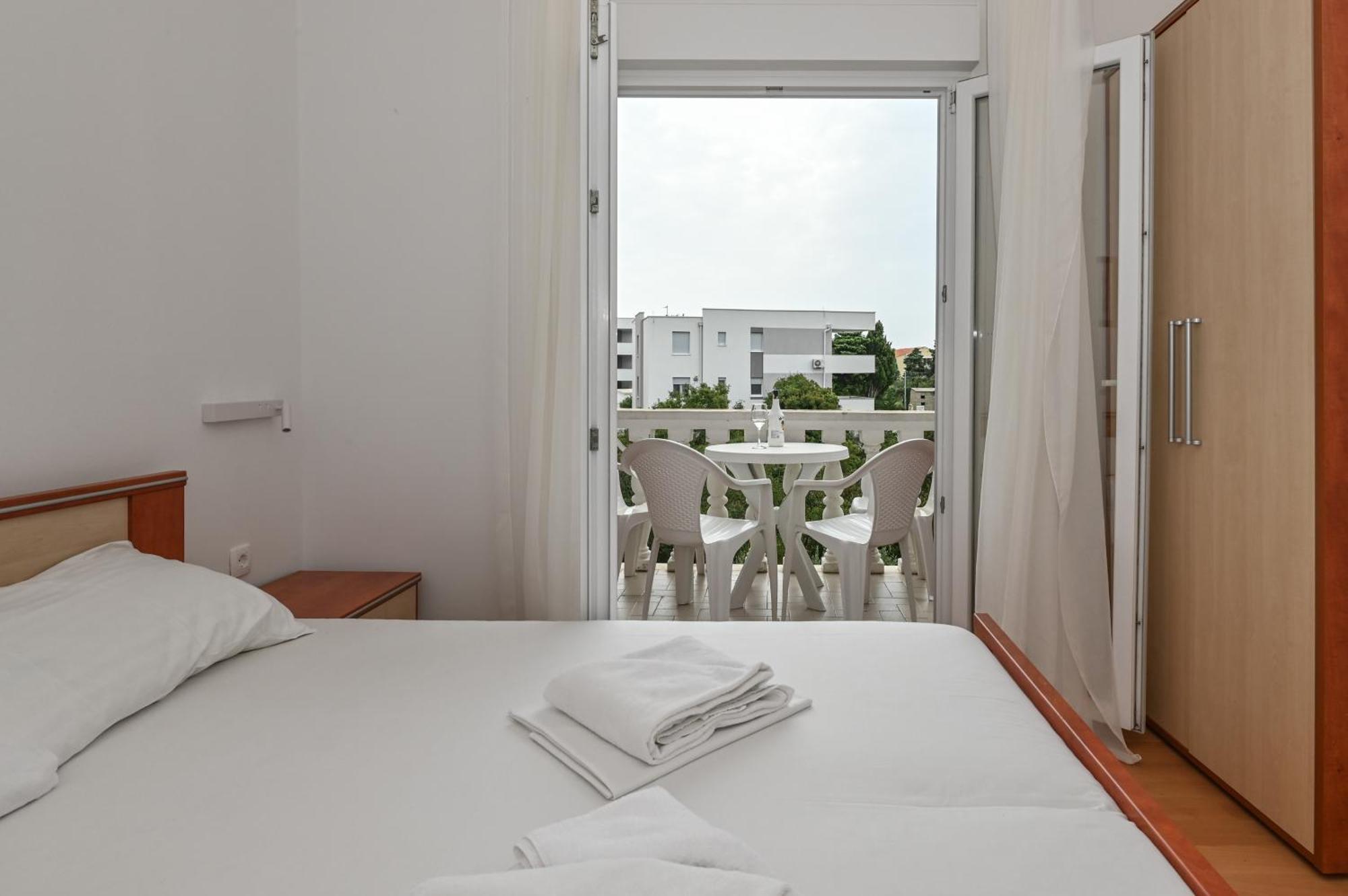 Seagull Pool Apartments & Studios Novalja Luaran gambar