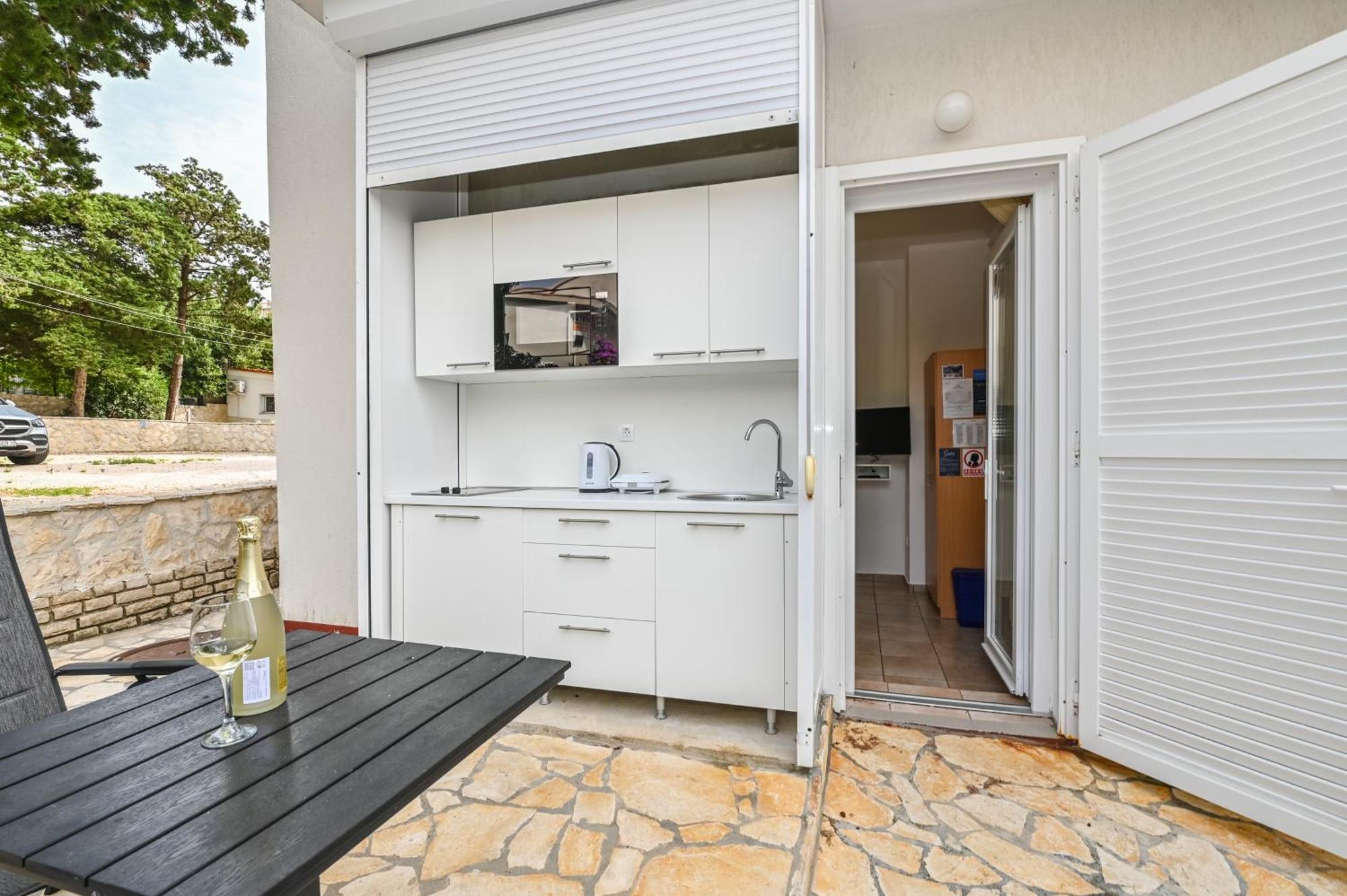 Seagull Pool Apartments & Studios Novalja Luaran gambar