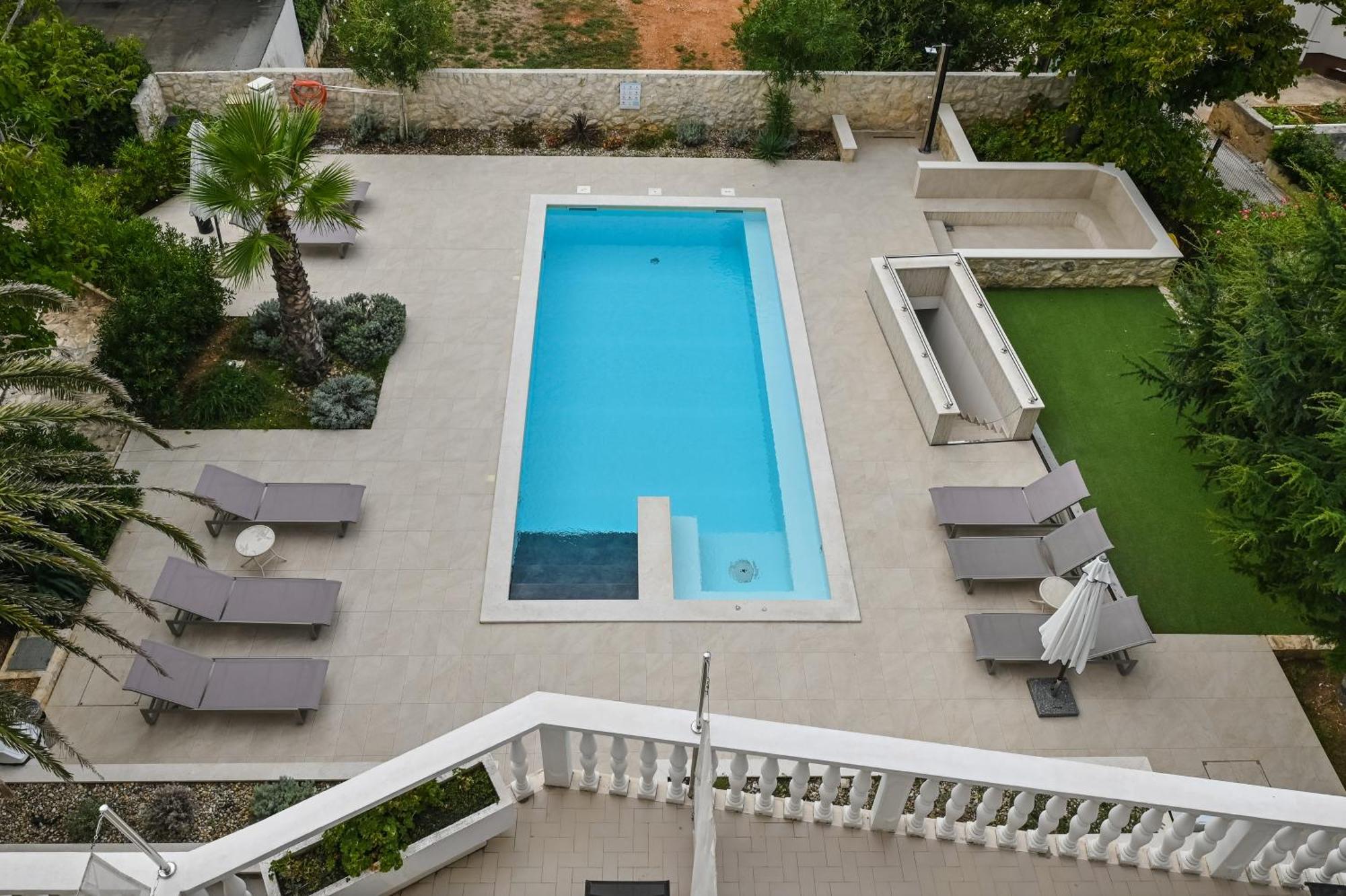 Seagull Pool Apartments & Studios Novalja Luaran gambar