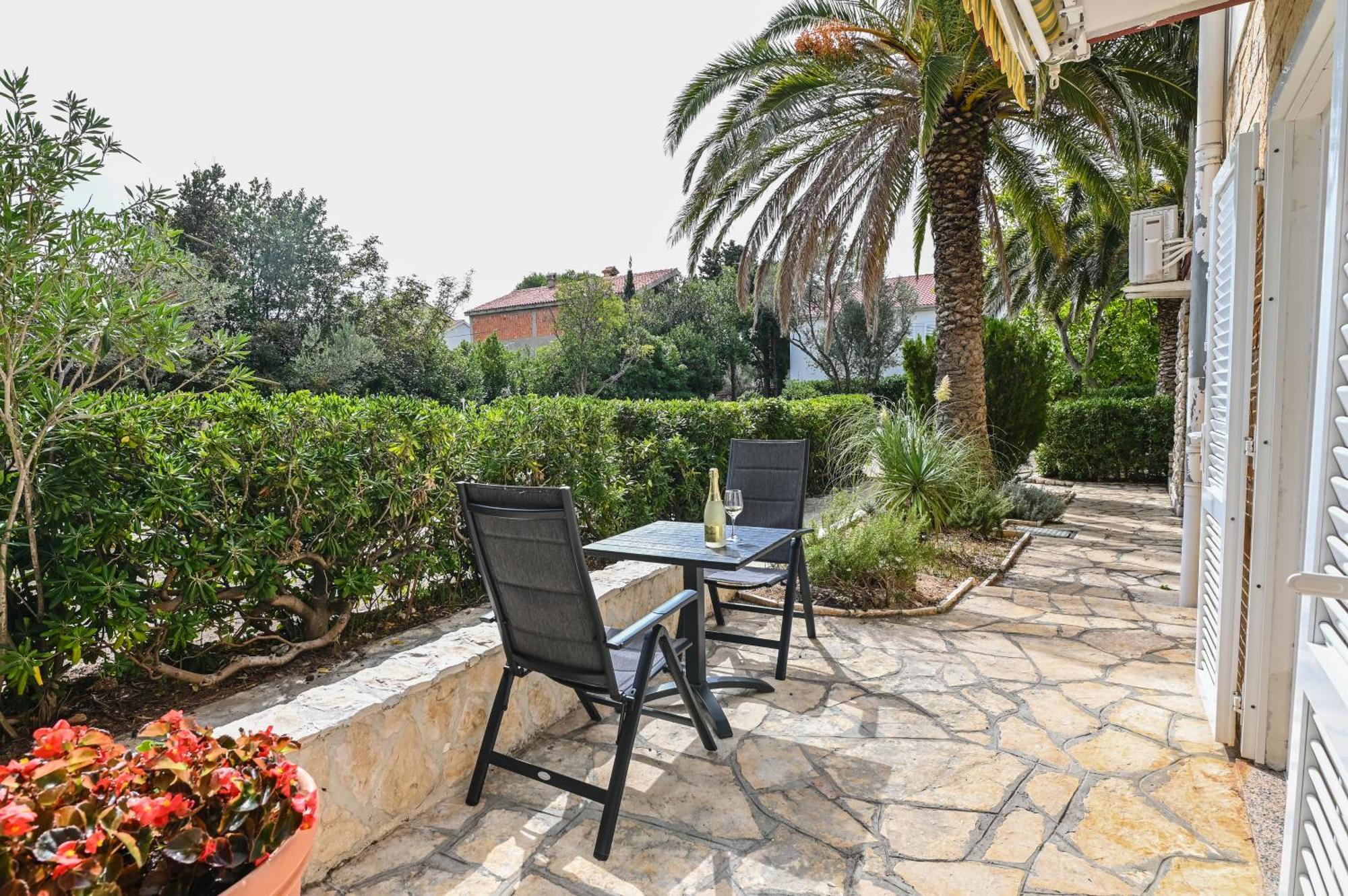 Seagull Pool Apartments & Studios Novalja Luaran gambar