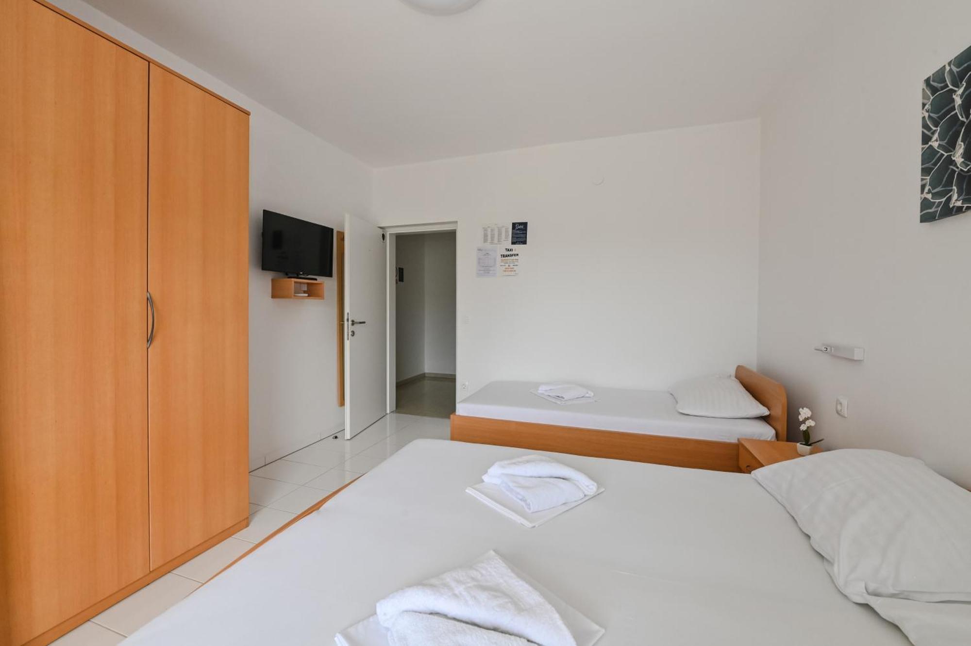 Seagull Pool Apartments & Studios Novalja Bilik gambar