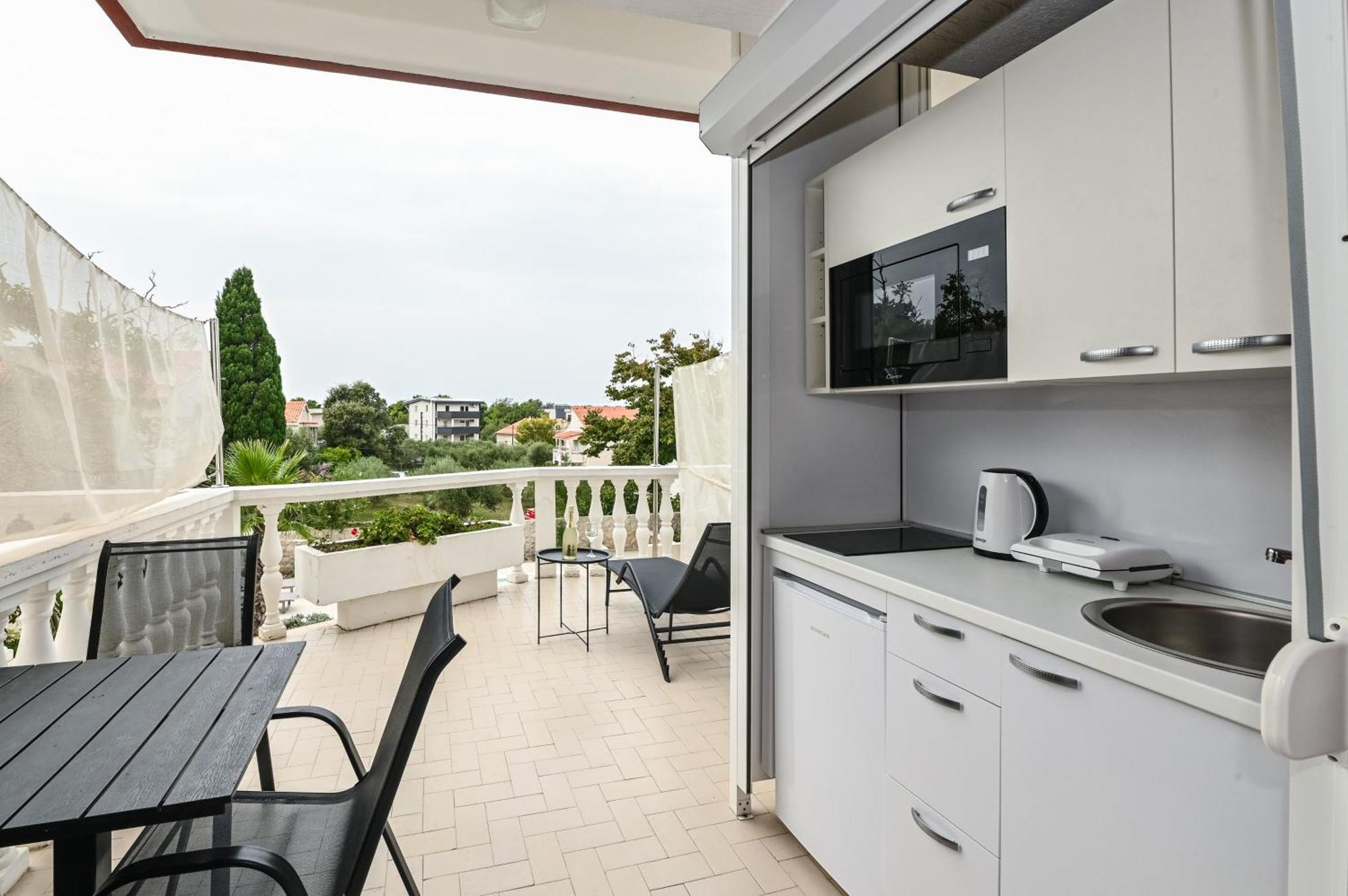 Seagull Pool Apartments & Studios Novalja Bilik gambar