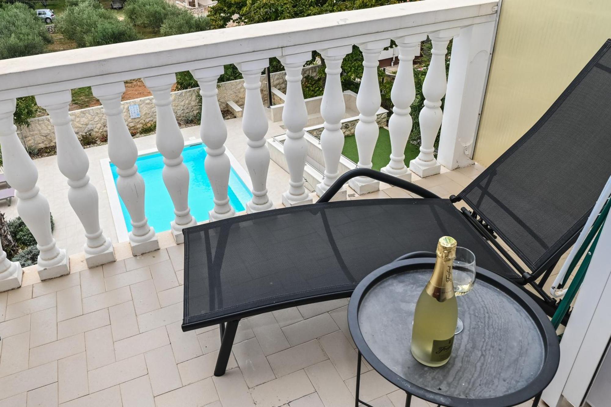 Seagull Pool Apartments & Studios Novalja Bilik gambar