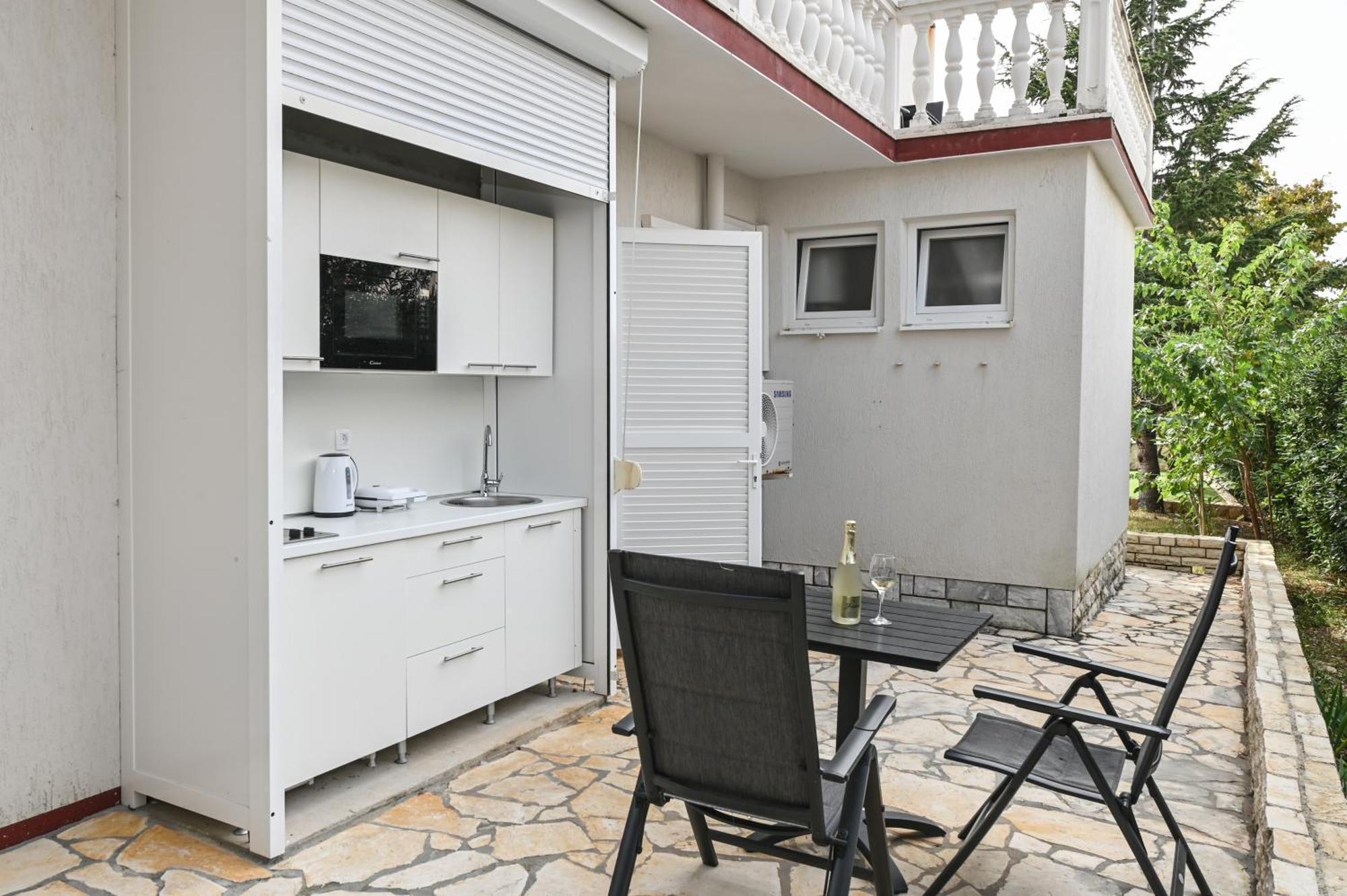 Seagull Pool Apartments & Studios Novalja Bilik gambar