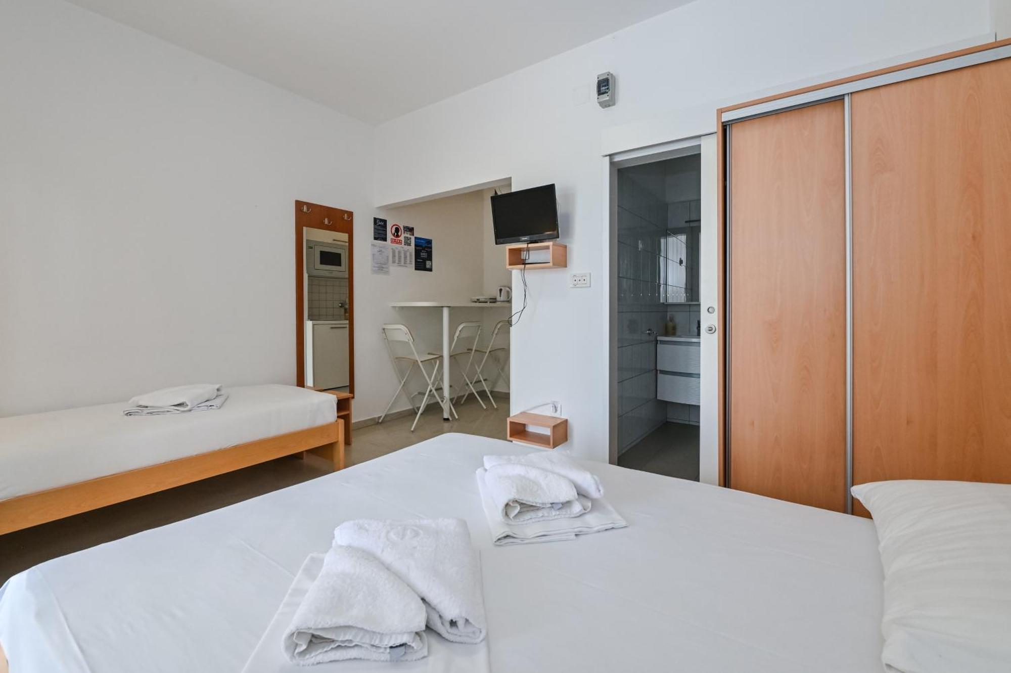 Seagull Pool Apartments & Studios Novalja Bilik gambar