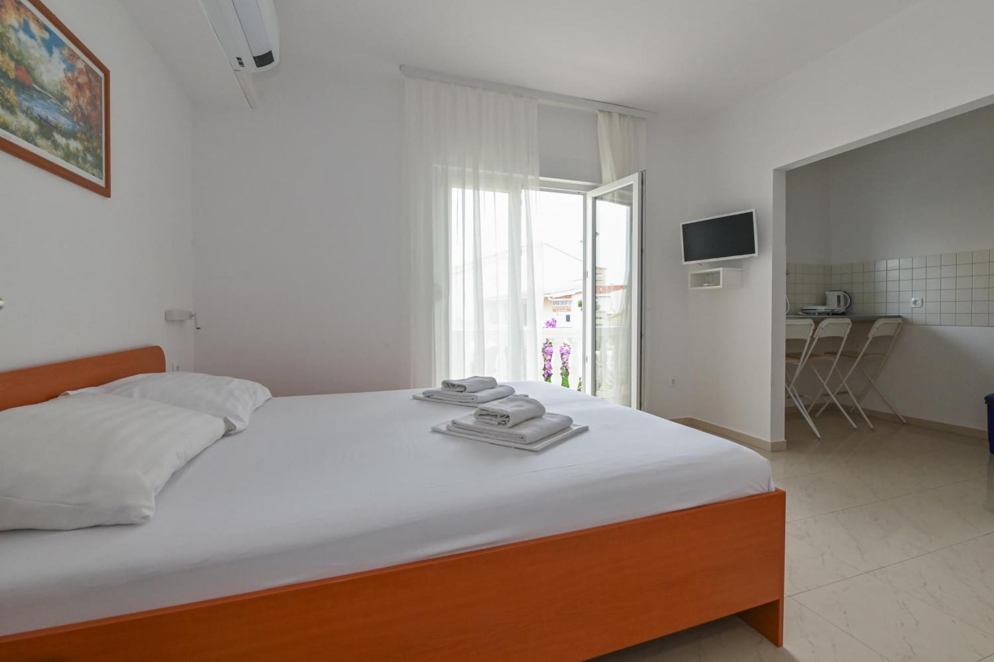 Seagull Pool Apartments & Studios Novalja Bilik gambar