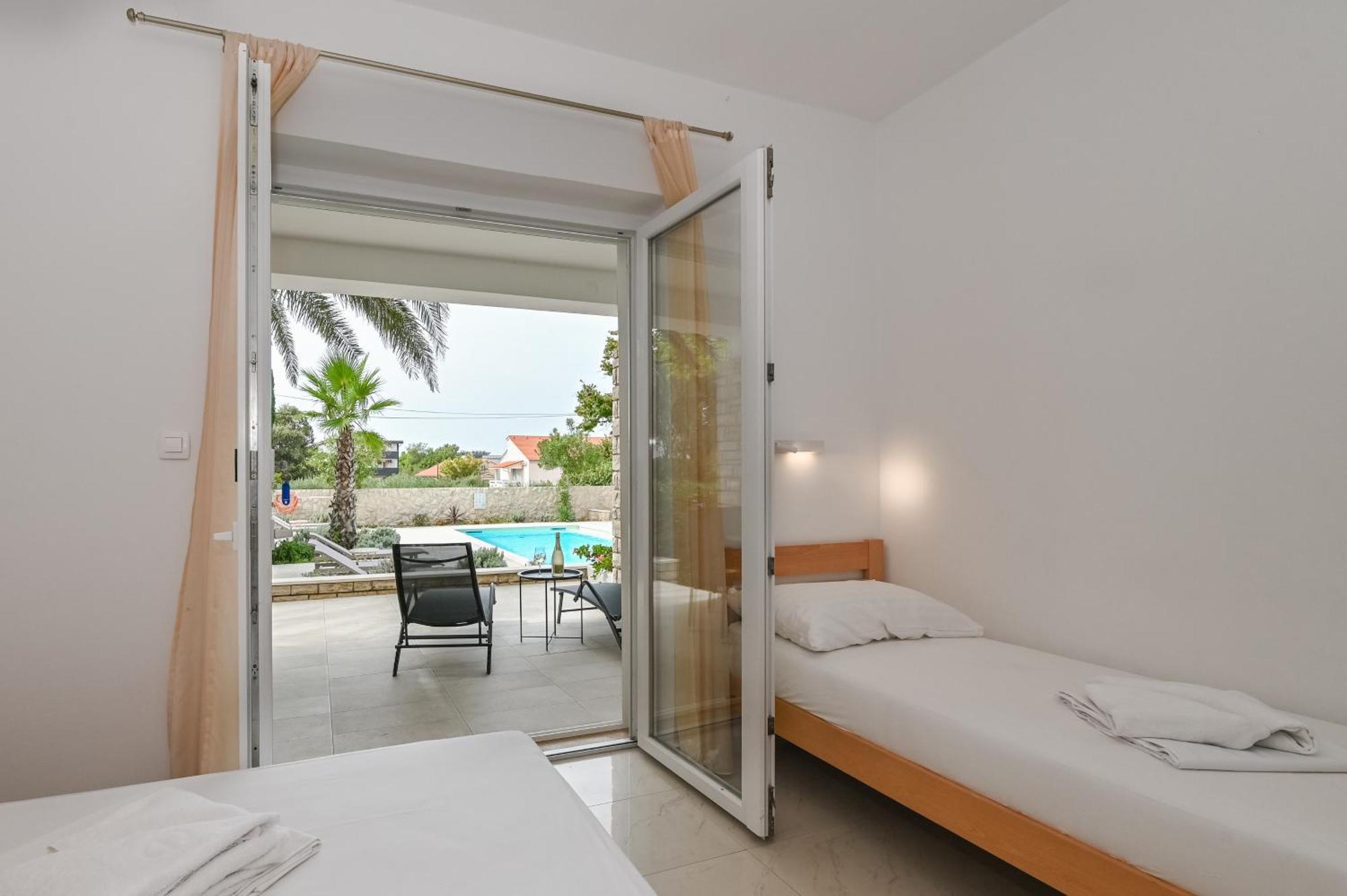 Seagull Pool Apartments & Studios Novalja Bilik gambar