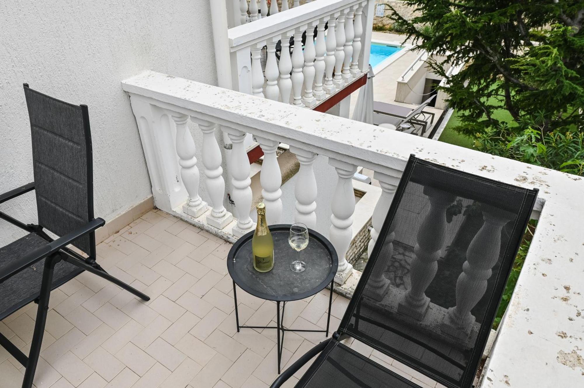 Seagull Pool Apartments & Studios Novalja Bilik gambar